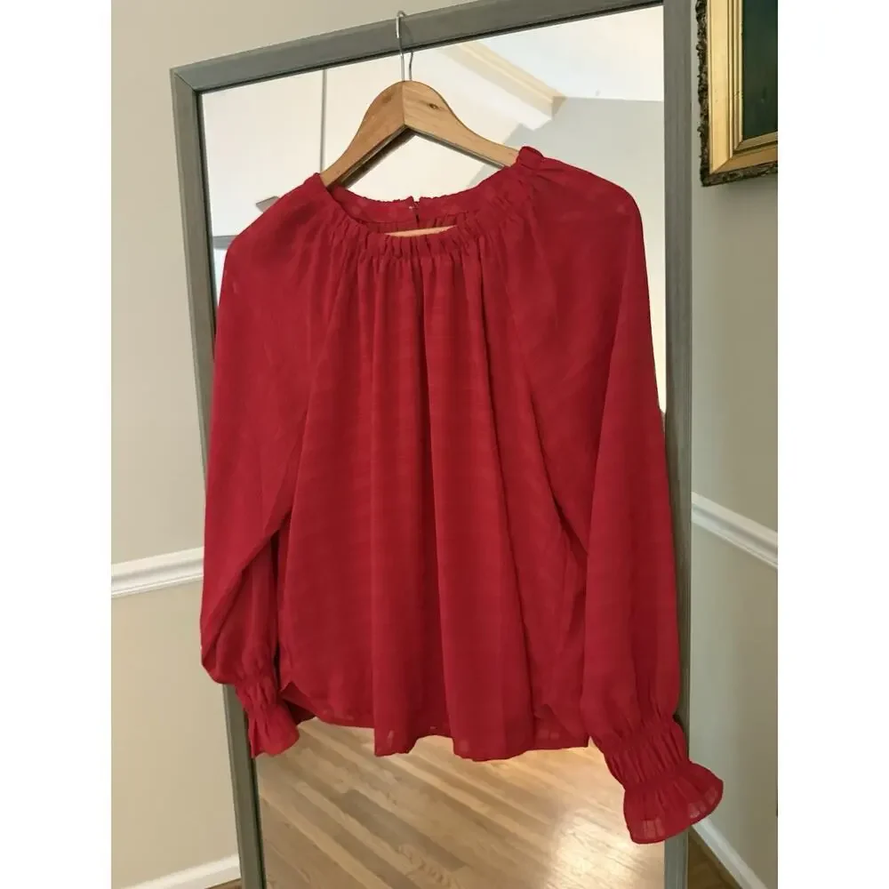 New with tags Womens Red Puff Smocked Cuffed Top Size Small‎